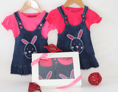 Ensemble t-shirt salopette en jean bébé fille